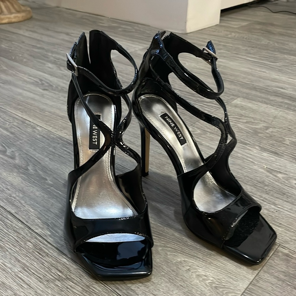 Nine West - Tulah Ankle Strap Sandals 6M